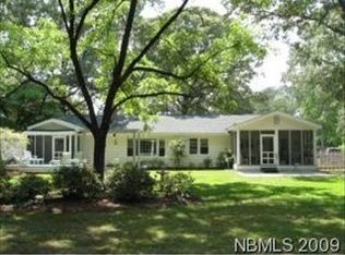 300 Country Club Dr, Trent Woods, NC 28562