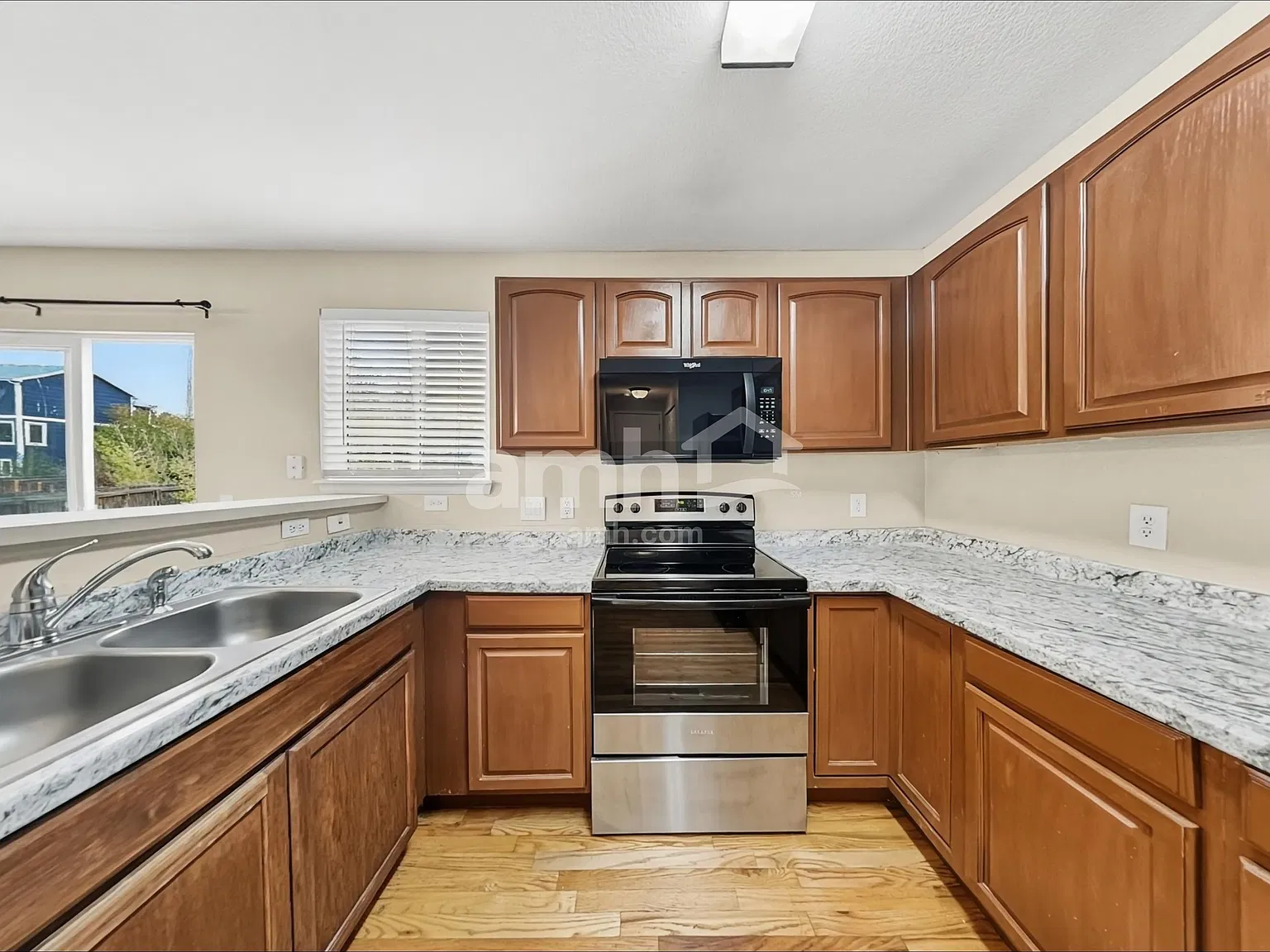 4 bed, 2.5 bath, 1624 sqft, $3,085 — Photo 3
