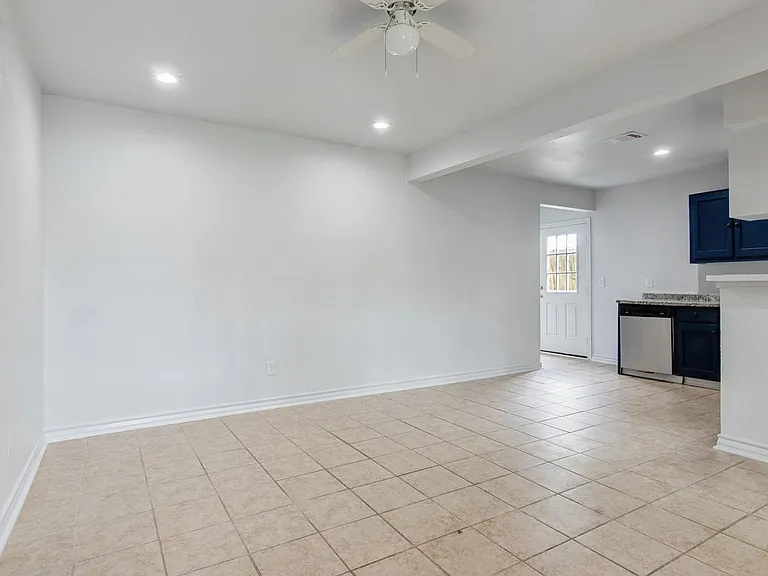 4505 Cochran St — Photo 3
