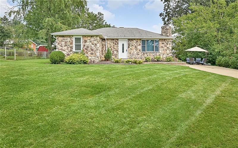 1st image of 302 Bayberry Dr