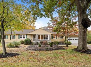 16 Berkshire Dr, Farmington, CT 06032