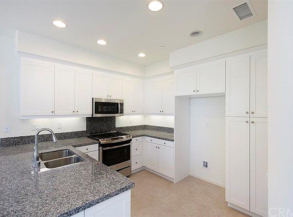 3rd image of 824 Citrus Ct