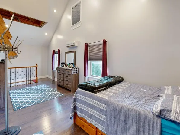 2021 Lafayette Avenue image 3 of 6