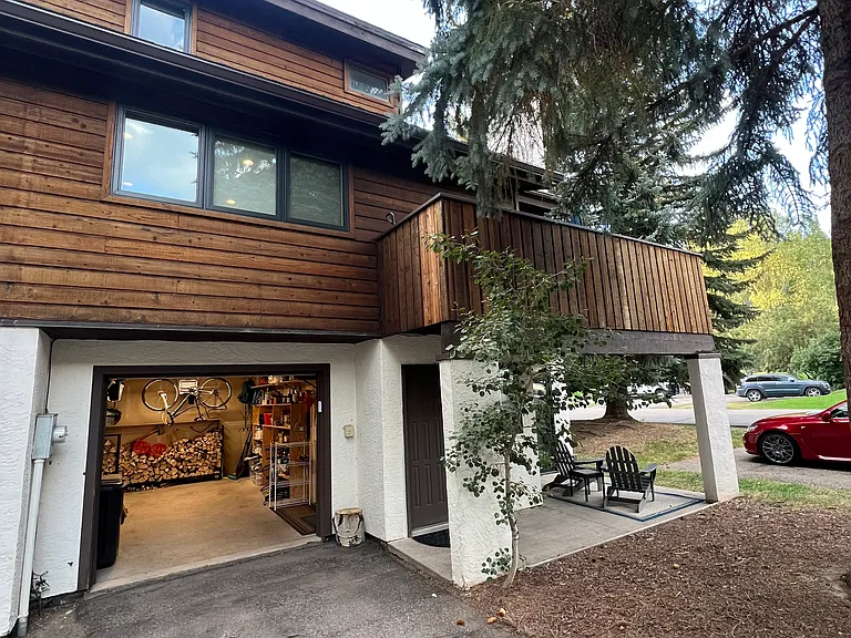 83 Larkspur Ln #B — Photo 4