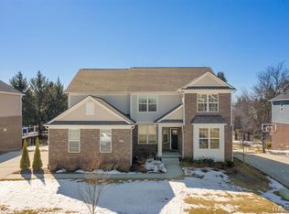 1105 Prescott Dr, Rochester Hills, MI 48309