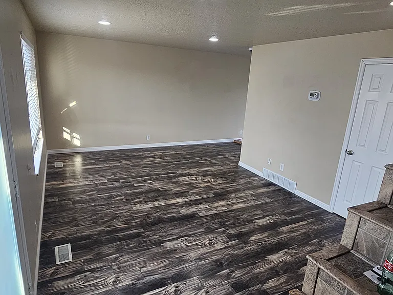 2318 E Claybourne Ave — Photo 4