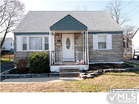 413 1st St photo 1