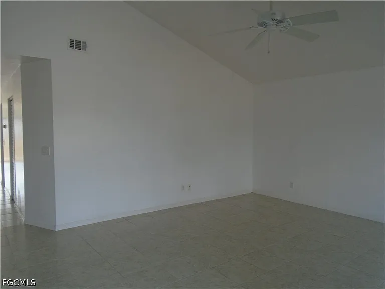 1228 SW Trafalgar Pkwy #1228 — Photo 3