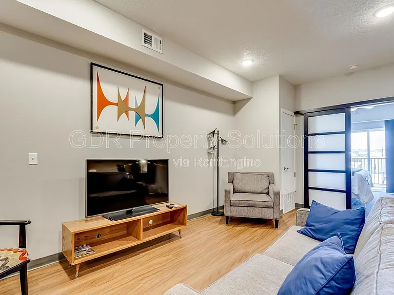 950 4th St NW #203 — Photo 9