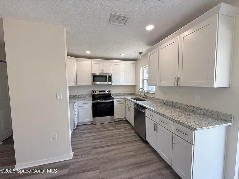 2780 Floresta Dr NE — Photo 4