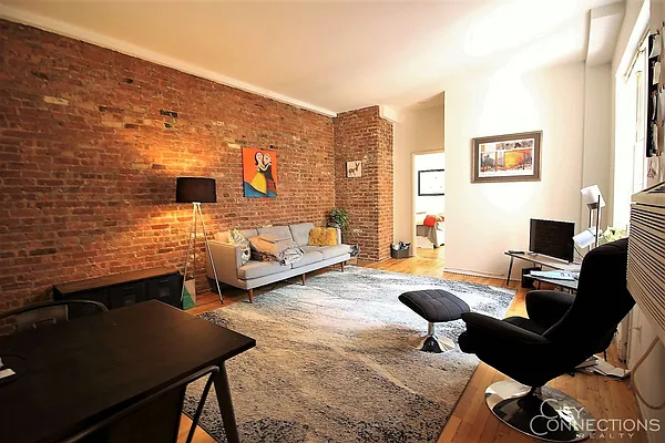 Rented by City Connections Realty | media 11