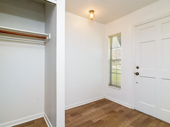 3rd image of 1845 Fairlane Dr