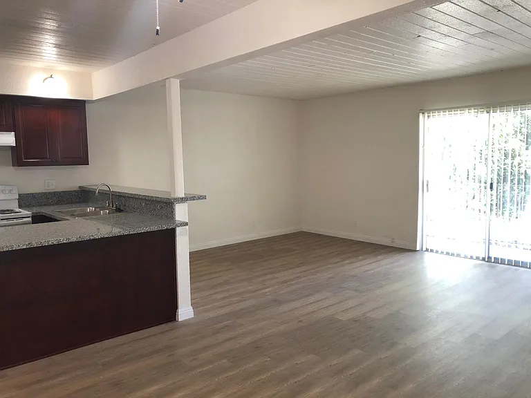 855 S Citrus Ave — Photo 13