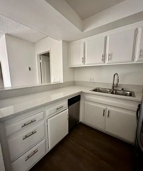 7522 Amazon Dr #4 — Photo 6
