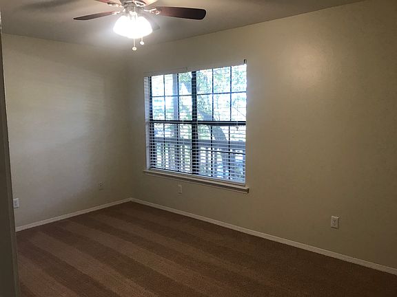3rd image of 2811 Langley Ave APT 213