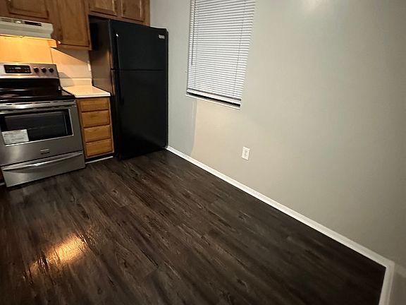 2nd image of 448 N Hills Rd #3