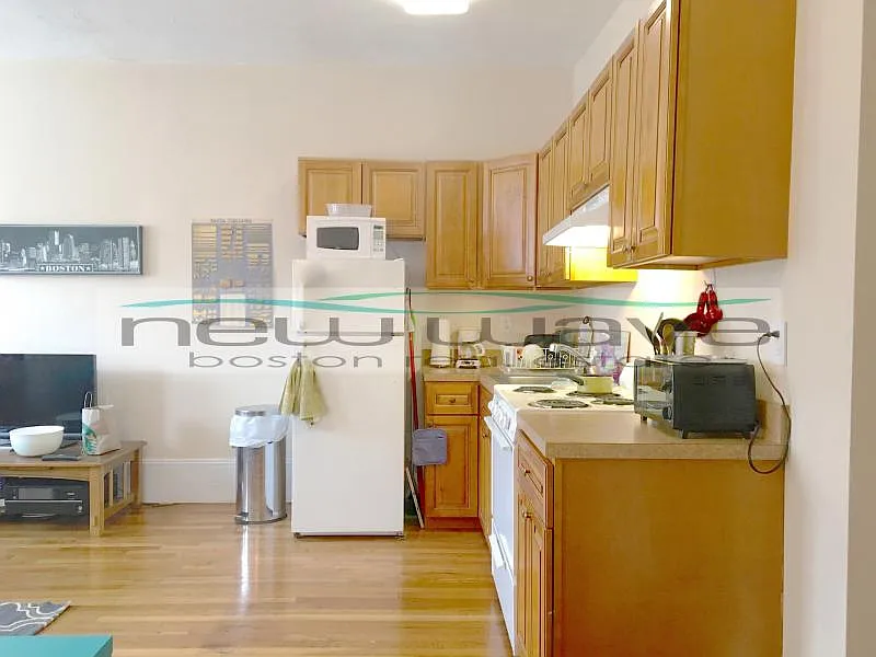 2 bed, 9999 sqft, $3,700 — Photo 2
