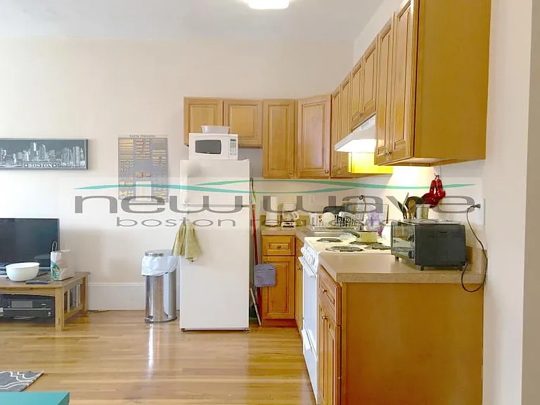 881 Huntington Ave #5 — Photo 2