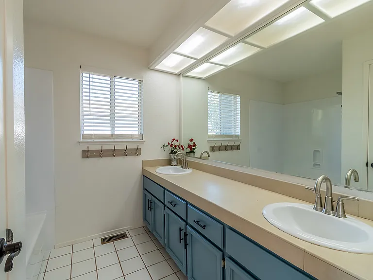 16 Brighton Dr — Photo 24