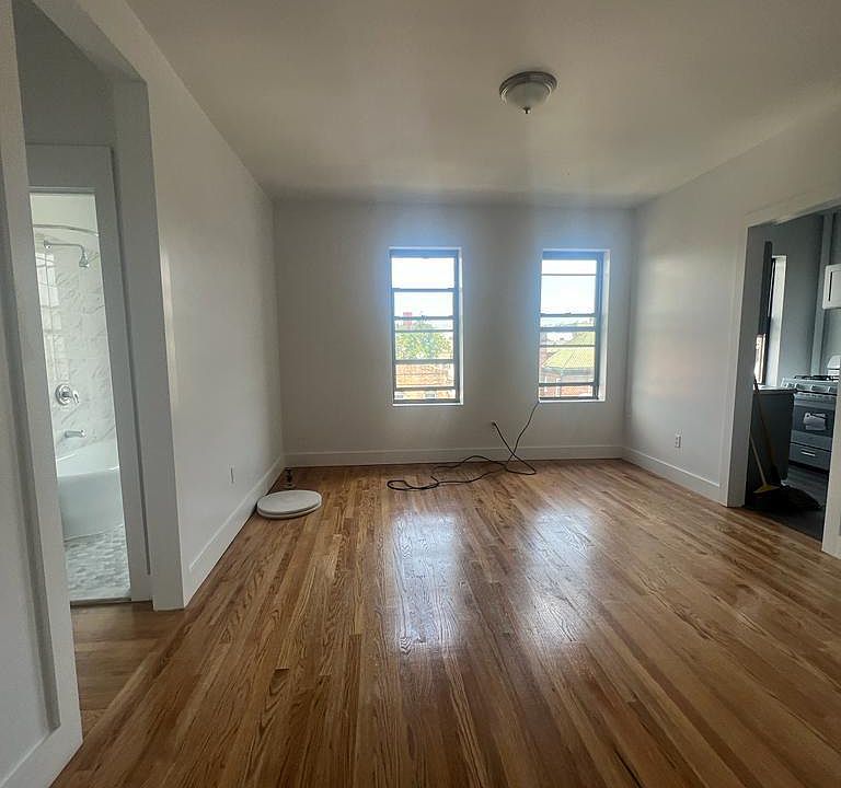 1st image of 150 W 195th St APT 4E