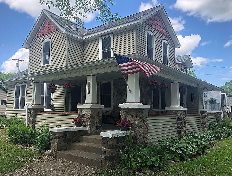 1st image of 141 E Elmwood Ave