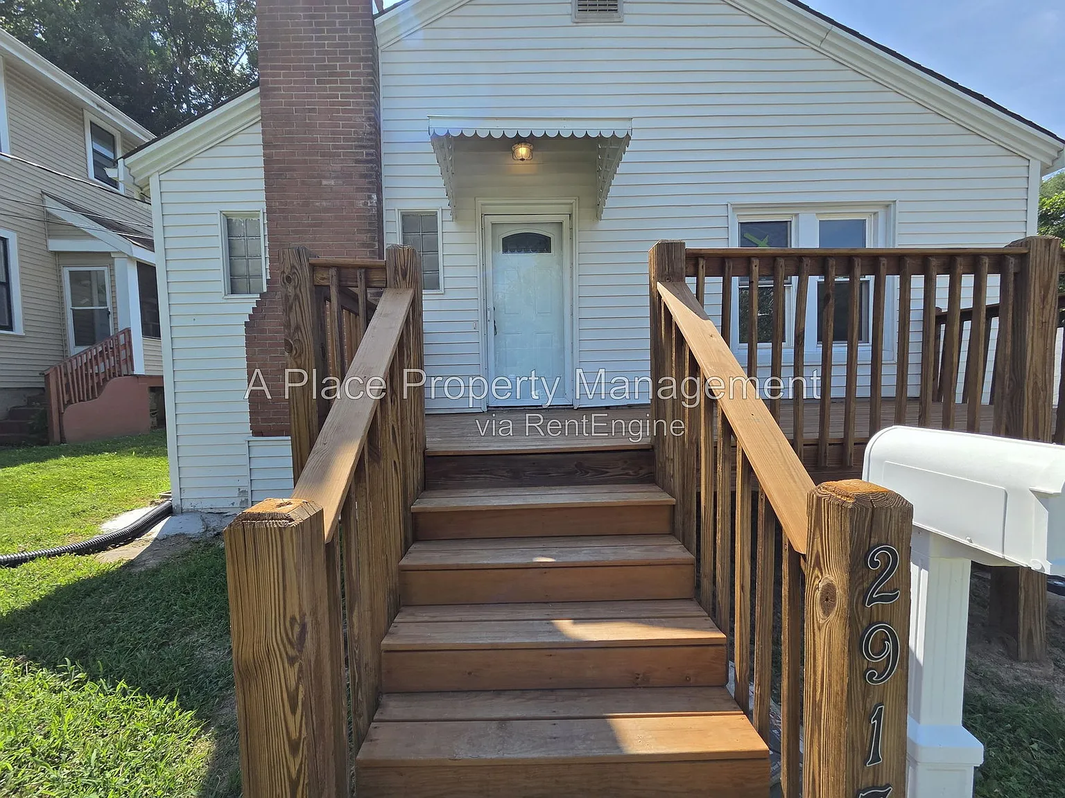 2 bed, 1.0 bath, 1212 sqft, $1,300 — Photo 2