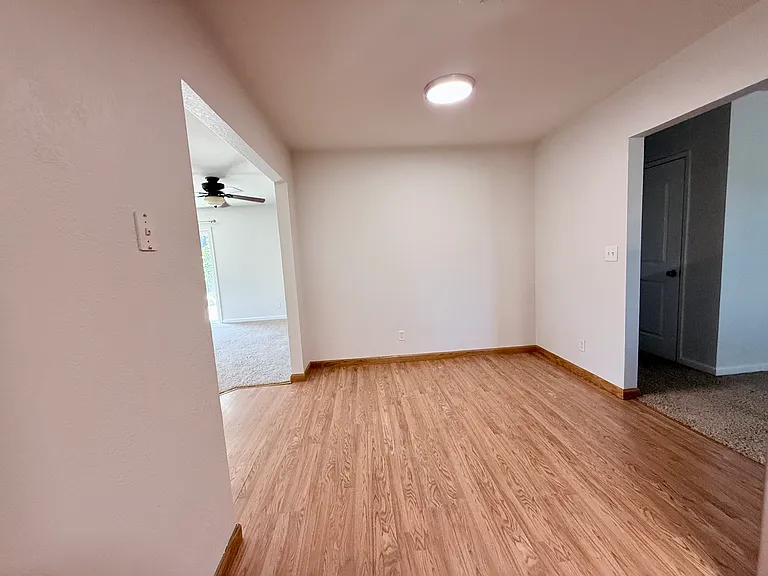 1008 Linier Ct — Photo 3