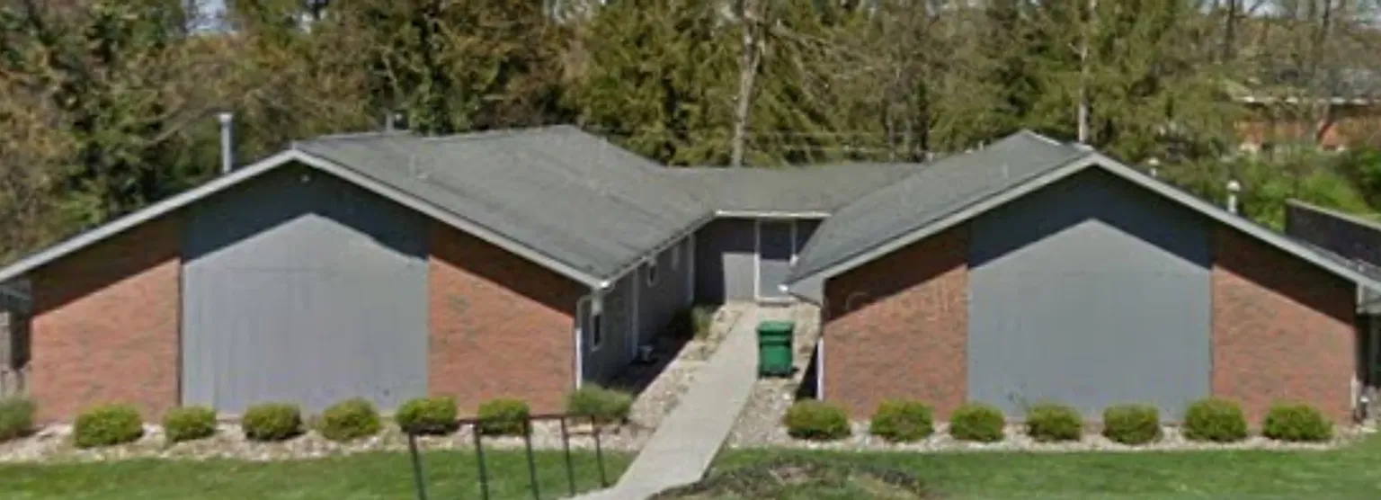 Oak Court Apartments — Photo 1