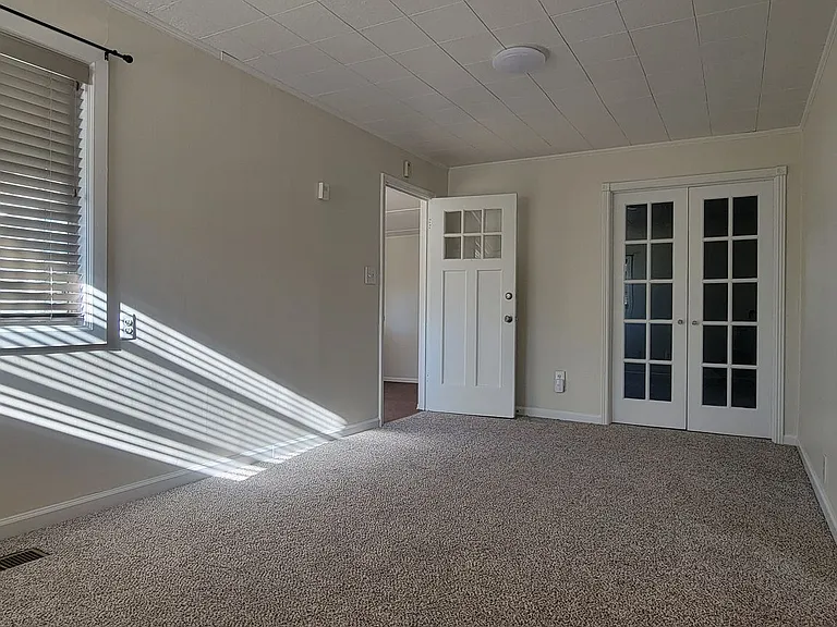 727 Clover Ave — Photo 3