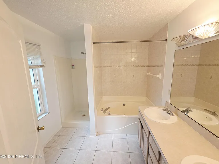 38 Pebble Wood Ln — Photo 12