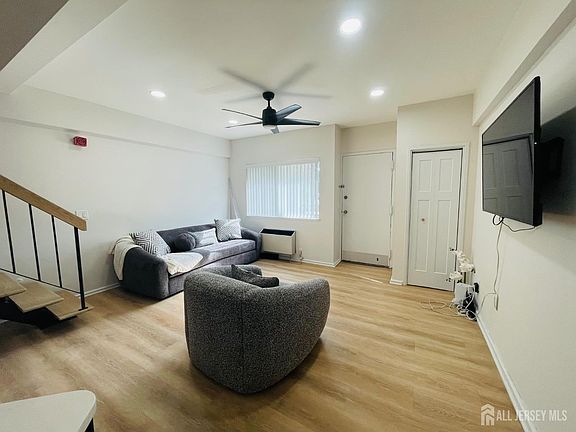 3rd image of 40 Fayette St APT 6