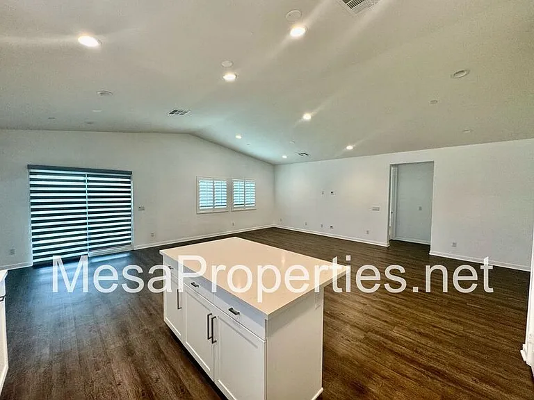 5229 Jarvis Ln — Photo 6