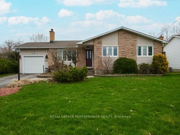 401 Phoenix Cres, Ottawa, ON K1E 1V6