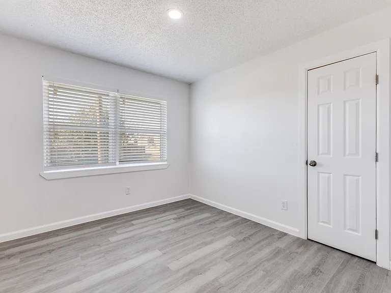 12900 Quail Dr — Photo 14