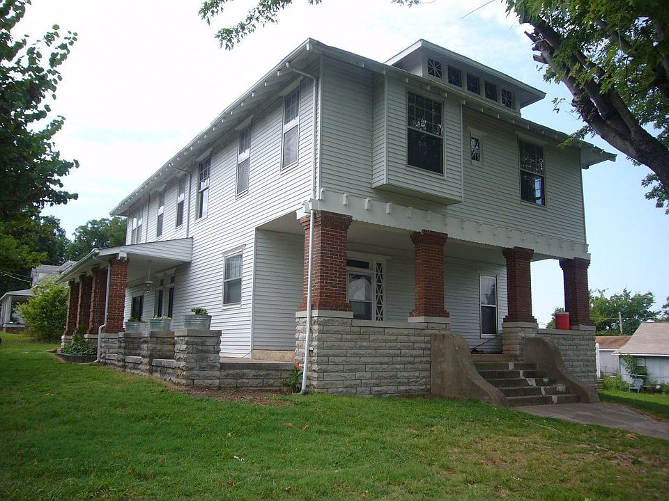 121 E Martin