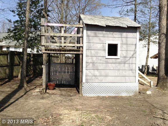 4th image of 8517 Leslie Ct