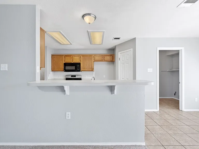 1514 Royce Ln — Photo 6