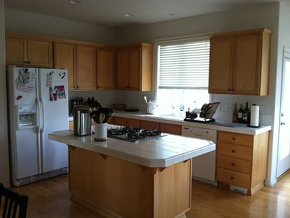 4th image of 2433 NE 10th Ave