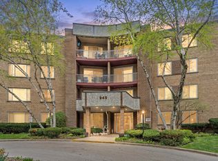 945 E Kenilworth Ave Unit 423, Palatine, IL 60074