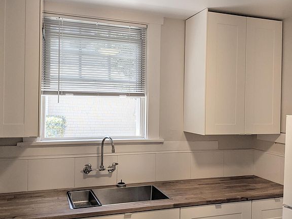 2nd image of 1224 Bellevue Ave #1