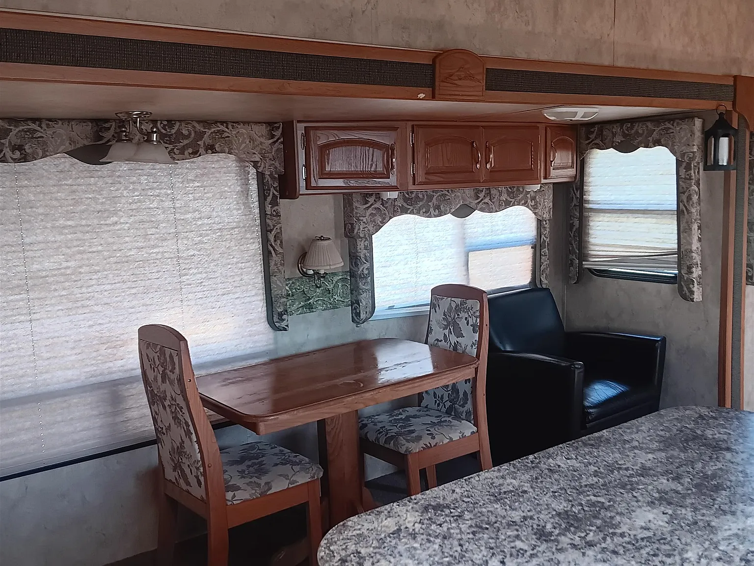 1 bed, 1.0 bath, $800 — Photo 2
