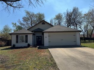 470 Sunset Ln, Siloam Springs, AR 72761