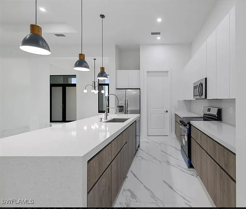 4 bed, 1910 sqft, $2,750 — Photo 3