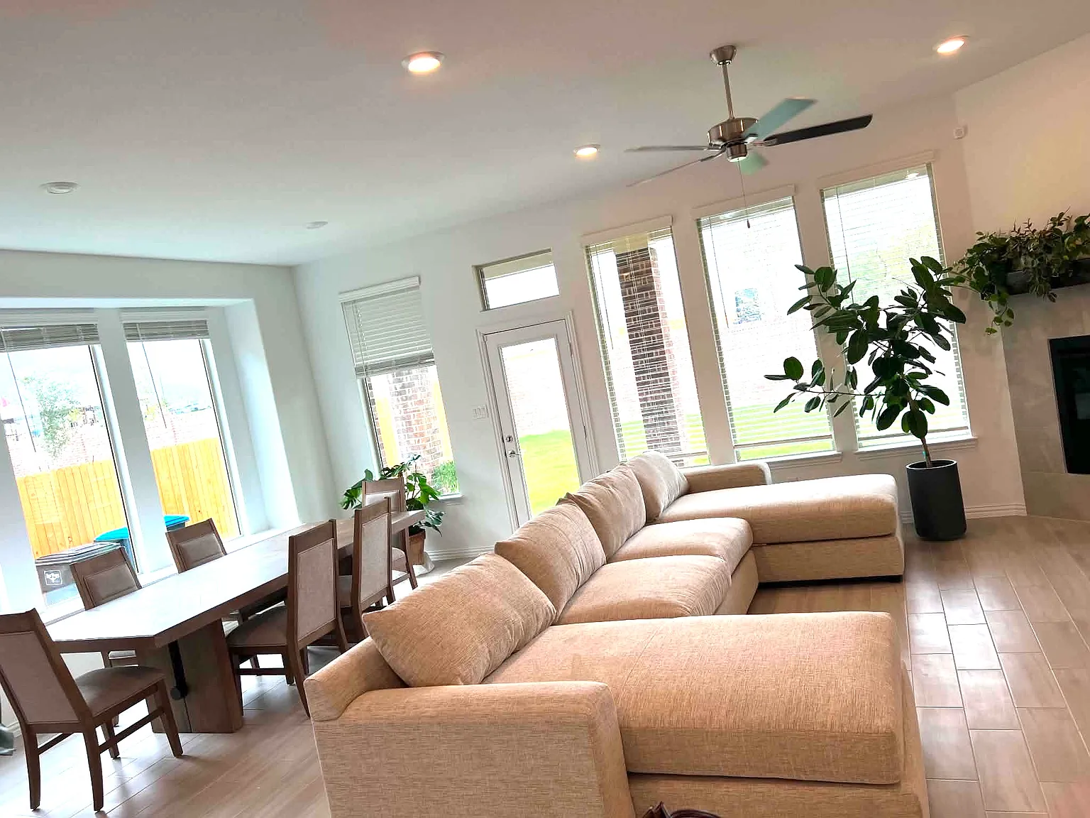 4 bed, 2371 sqft, $3,000 — Photo 2