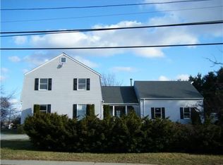 2 Mystery Farms Dr, Cranston, RI 02921