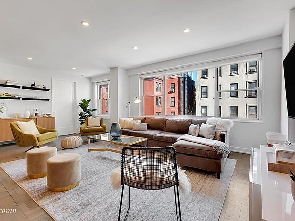 4th image of 150 E 61st St APT 4G