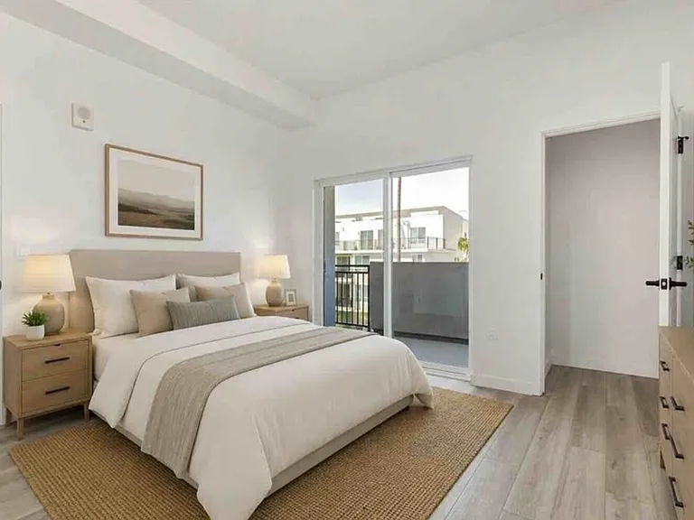 14810 Delano St #302 — Photo 4