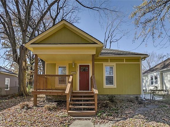 3rd image of 326 N White Ave