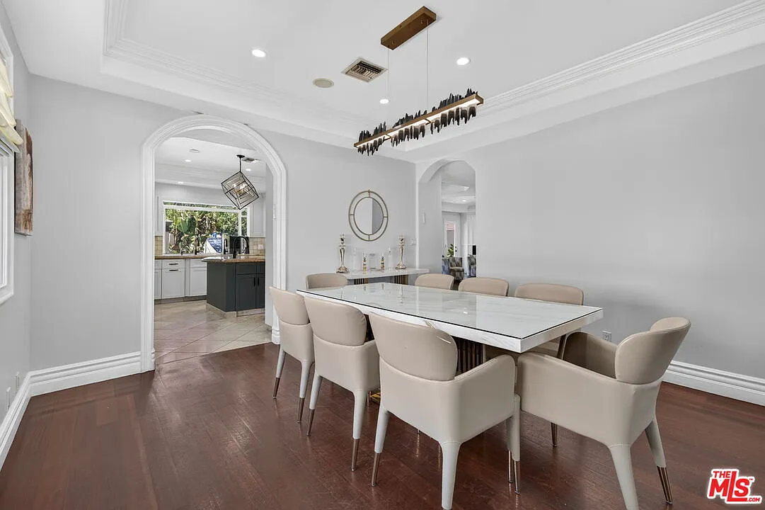 5 bed, 5.5 bath, 3925 sqft, $10,500 — Photo 4
