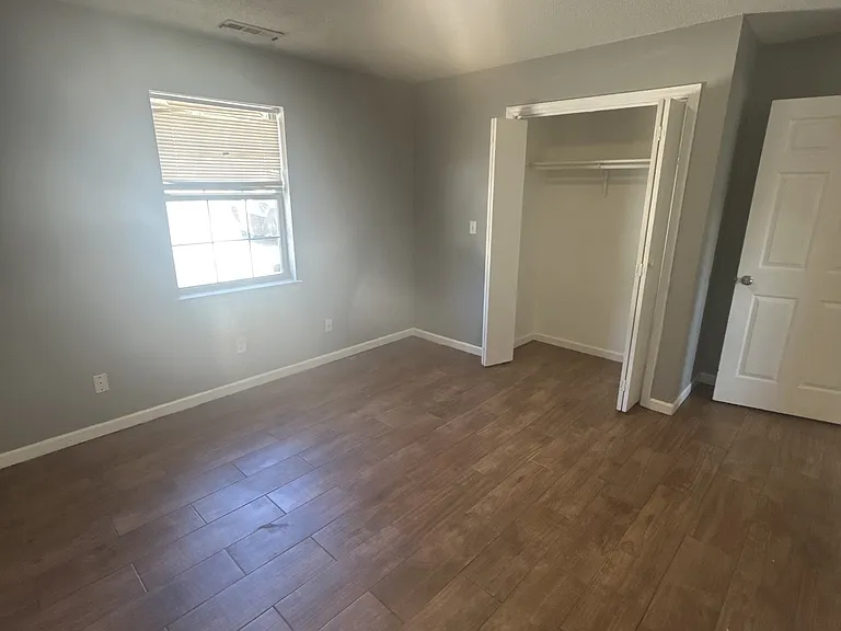 101 Carlton Ln — Photo 5